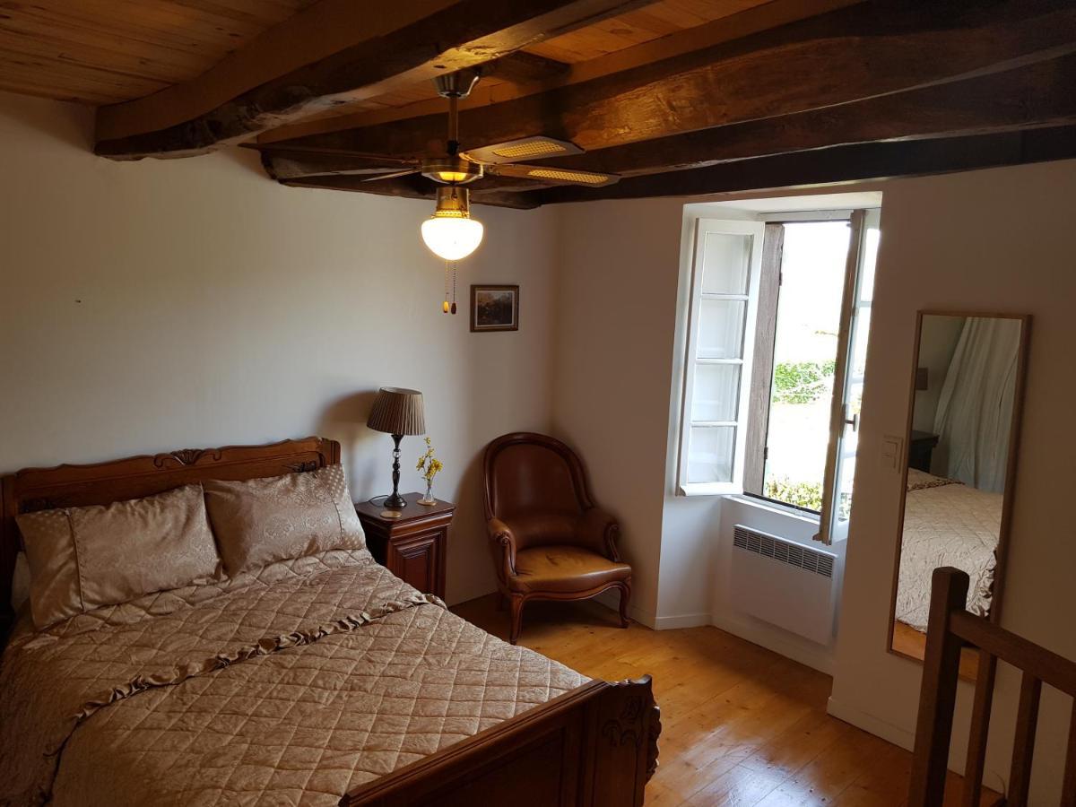 Bay Cottage Gite, Busserolles. Dış mekan fotoğraf