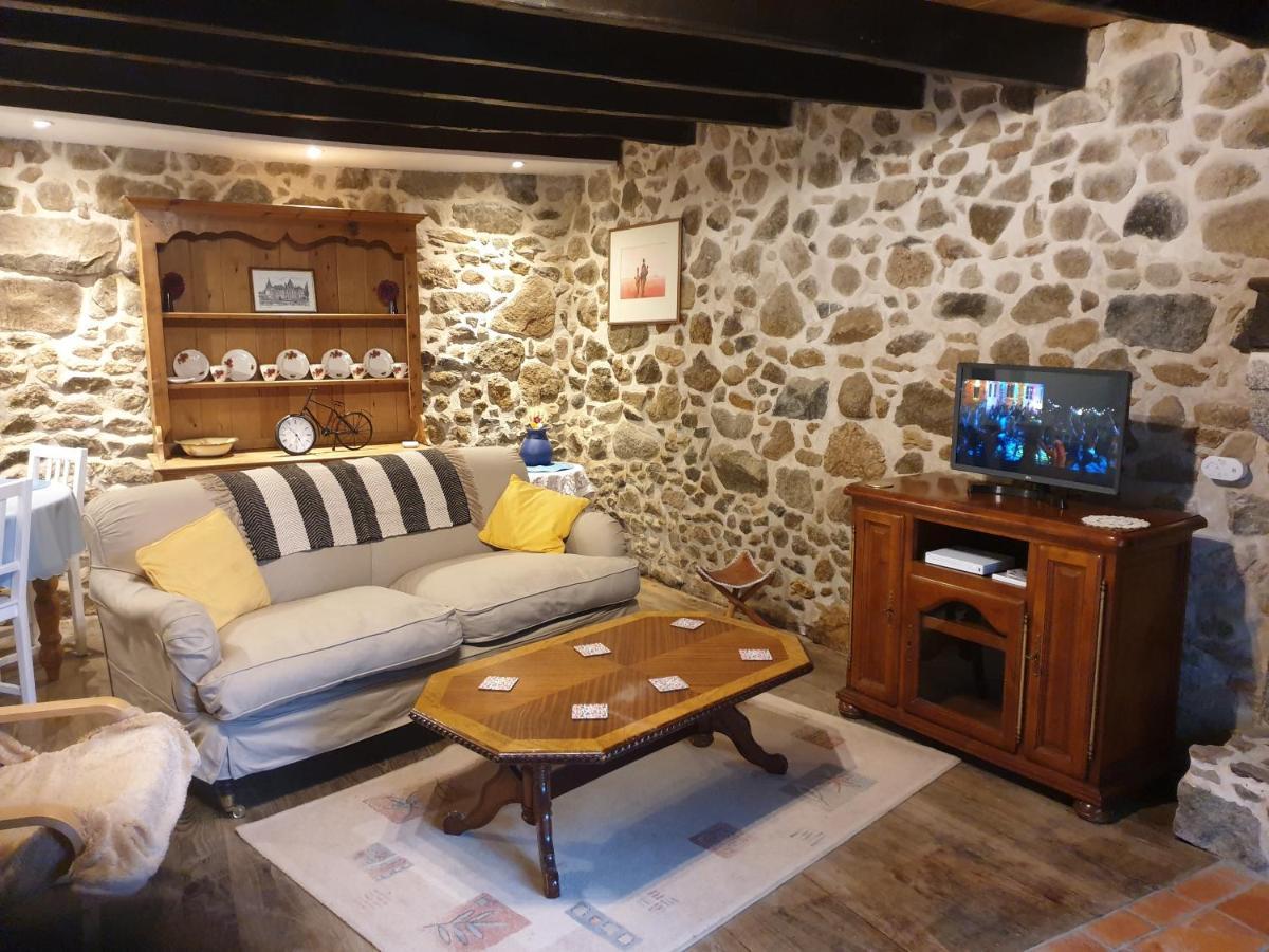 Bay Cottage Gite, Busserolles. Dış mekan fotoğraf